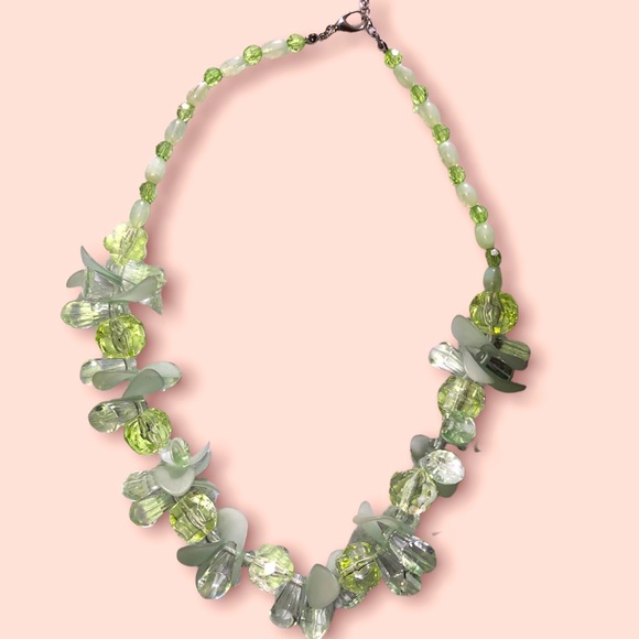 Jewelry - Green Necklace only used once